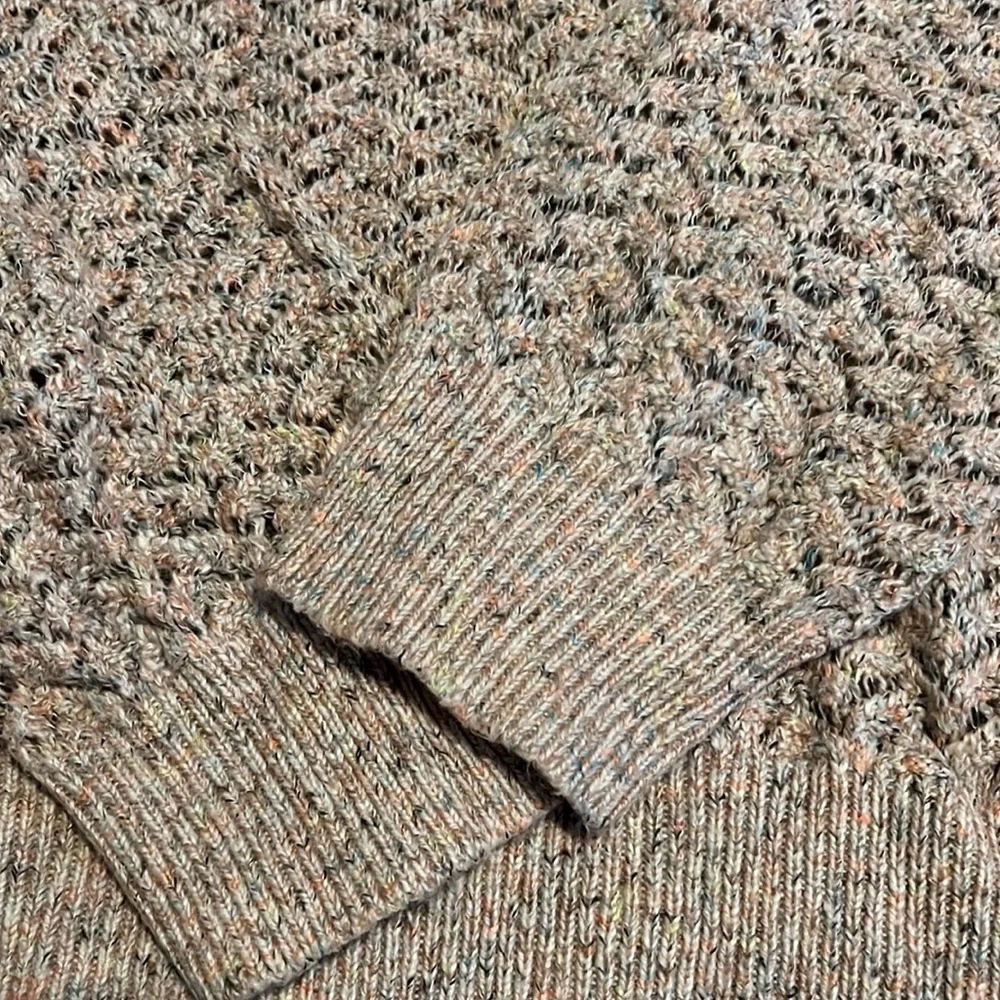 Old navy women’s sweater - Picture 3 of 3